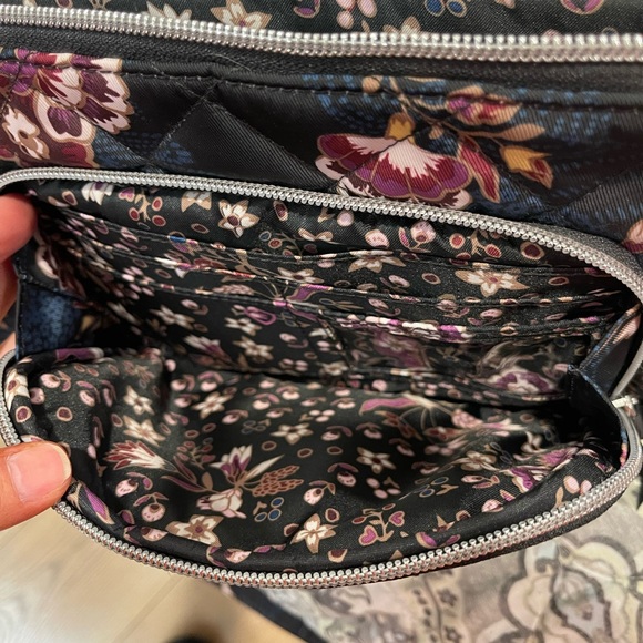 Vera Bradley, crossbody, Garden Dream retired pattern - Picture 4 of 5